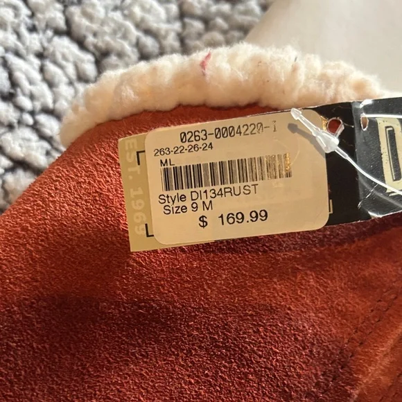 Dingo Red Suede Boots with White Fur Trim - Picture 3 of 4